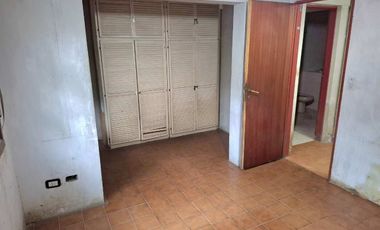CASA 4 AMBIENTES A REFACCIONAR VENTA LOMAS