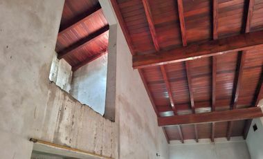 CASA 4 AMBIENTES A REFACCIONAR VENTA LOMAS