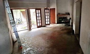 CASA 4 AMBIENTES A REFACCIONAR VENTA LOMAS