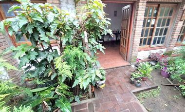 CASA 4 AMBIENTES A REFACCIONAR VENTA LOMAS