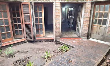 CASA 4 AMBIENTES A REFACCIONAR VENTA LOMAS
