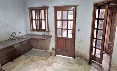 CASA 4 AMBIENTES A REFACCIONAR VENTA LOMAS