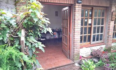 CASA 4 AMBIENTES A REFACCIONAR VENTA LOMAS