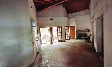 CASA 4 AMBIENTES A REFACCIONAR VENTA LOMAS