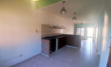 VENTA PH 2 AMB JARDIN Y COCHERA EN ITUZAINGÓ
