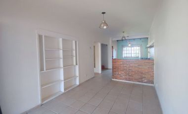VENTA PH 2 AMB JARDIN Y COCHERA EN ITUZAINGÓ