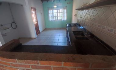 VENTA PH 2 AMB JARDIN Y COCHERA EN ITUZAINGÓ