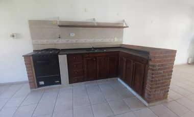 VENTA PH 2 AMB JARDIN Y COCHERA EN ITUZAINGÓ