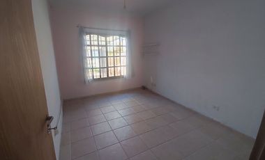 VENTA PH 2 AMB JARDIN Y COCHERA EN ITUZAINGÓ