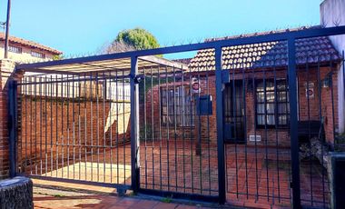VENTA PH 2 AMB JARDIN Y COCHERA EN ITUZAINGÓ