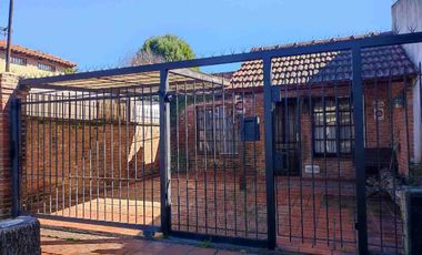 VENTA PH 2 AMB JARDIN Y COCHERA EN ITUZAINGÓ