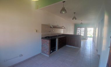 VENTA PH 2 AMB JARDIN Y COCHERA EN ITUZAINGÓ