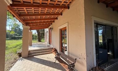 HERMOSA CASA MODERNA EN COUNTRY UBAJAY