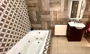 VENTA CASA MULTIFAMILIAR + LOCAL + RENTA LOTE