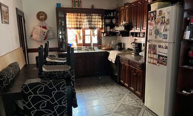 Casa-chalet,3 dormi. cochera doble,buena ubicación