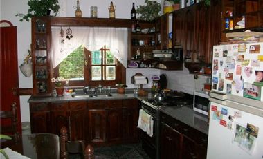 Casa-chalet,3 dormi. cochera doble,buena ubicación