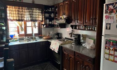 Casa-chalet,3 dormi. cochera doble,buena ubicación