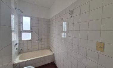 Departamento 2 amb venta Piso alto oportunidad