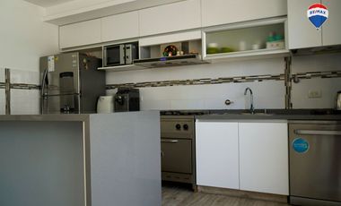 CASA CON PILETA EN LOMAS DE ZAMORA