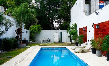 CASA CON PILETA EN LOMAS DE ZAMORA