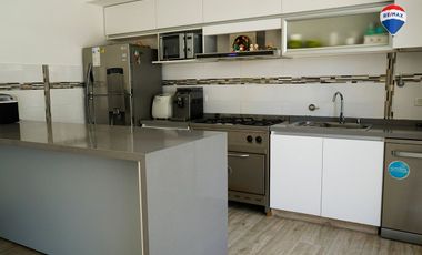 CASA CON PILETA EN LOMAS DE ZAMORA