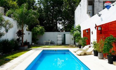 CASA CON PILETA EN LOMAS DE ZAMORA