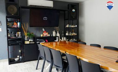 CASA CON PILETA EN LOMAS DE ZAMORA