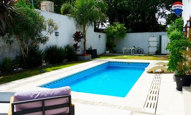 CASA CON PILETA EN LOMAS DE ZAMORA