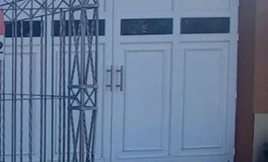 VENTA DE CASA CON 3 DORMITORIOS, PILETA Y QUINCHO