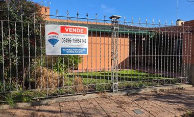 VENTA DE CASA CON 3 DORMITORIOS, PILETA Y QUINCHO