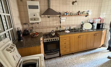 VENTA CASA DOS DORMITORIOS ZONA CENTRO