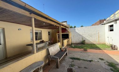 VENTA CASA DOS DORMITORIOS ZONA CENTRO