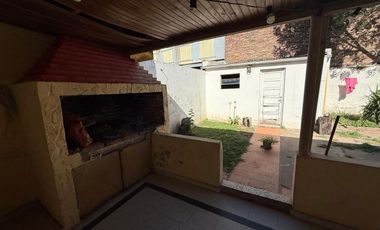 VENTA CASA DOS DORMITORIOS ZONA CENTRO