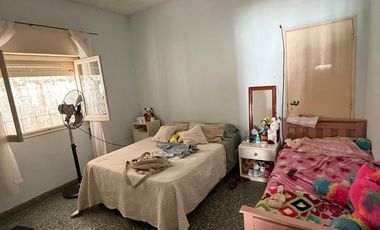 VENTA CASA DOS DORMITORIOS ZONA CENTRO