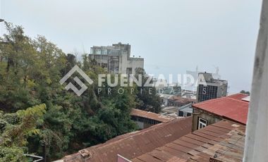 Casa en Arriendo en Cerro Concepción, frente paseo Atkinsont.