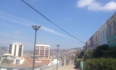 Casa en Arriendo en Cerro Concepción, frente paseo Atkinsont.