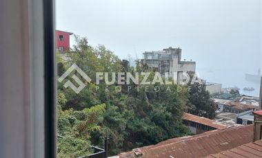 Casa en Arriendo en Cerro Concepción, frente paseo Atkinsont.