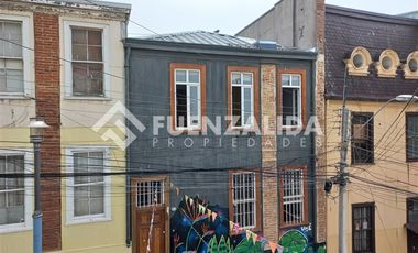 Casa en Arriendo en Cerro Concepción, frente paseo Atkinsont.