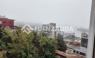 Casa en Arriendo en Cerro Concepción, frente paseo Atkinsont.