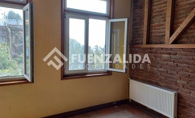 Casa en Arriendo en Cerro Concepción, frente paseo Atkinsont.