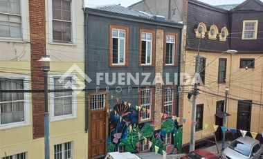 Casa en Arriendo en Cerro Concepción, frente paseo Atkinsont.
