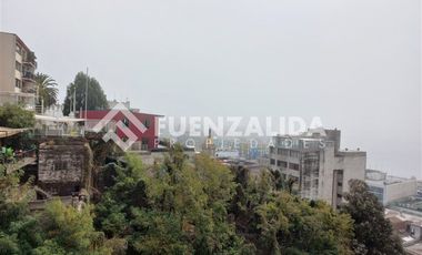 Casa en Arriendo en Cerro Concepción, frente paseo Atkinsont.