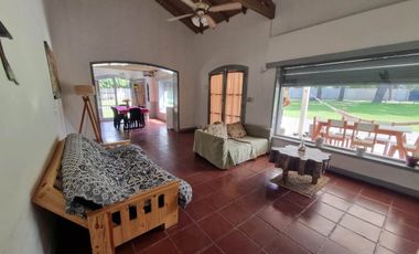 VENTA MORENO QUINTA 4 AMB. PILETA AMOBLADA