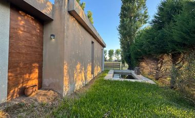 VENTA CASA EN BARRIO CERRADO LOGARITMO