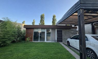 VENTA CASA EN BARRIO CERRADO LOGARITMO