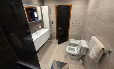 CASA A ESTRENAR-MODERNA EN BARRIO ATLANTIDA