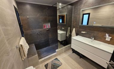 CASA A ESTRENAR-MODERNA EN BARRIO ATLANTIDA