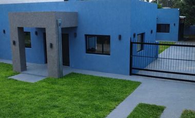 CASA A ESTRENAR-MODERNA EN BARRIO ATLANTIDA