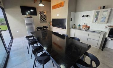 CASA A ESTRENAR-MODERNA EN BARRIO ATLANTIDA