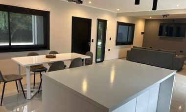 CASA A ESTRENAR-MODERNA EN BARRIO ATLANTIDA